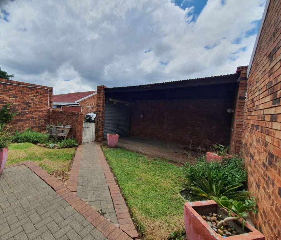 2 Bedroom Property for Sale in Pellissier Free State
